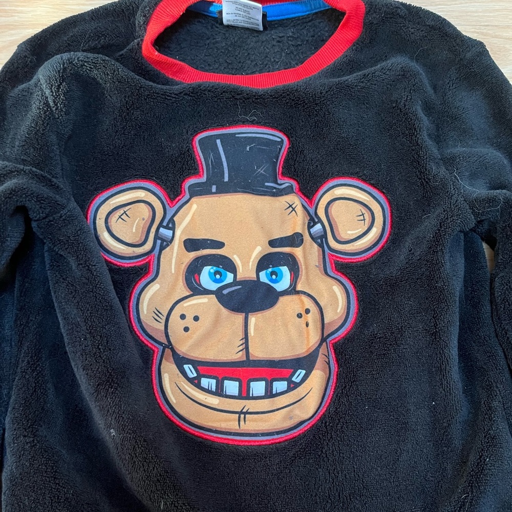 3 sets of pjs plus a bonus sleep shirt. Size 7/8